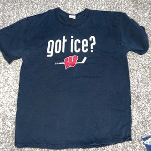 got ice? wisconsin badgers hockey graphic t-shirt! Size L